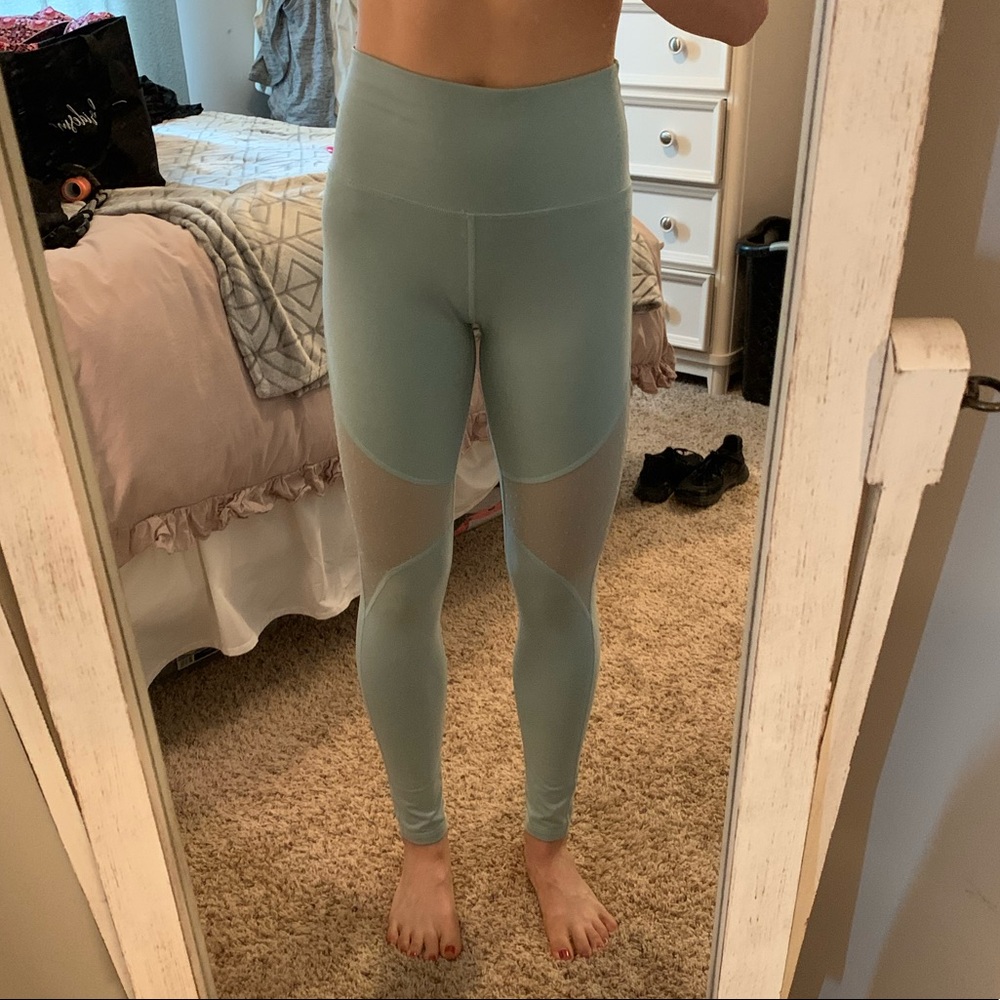 Aerie High waisted Chill and Play Legging. Size Medium